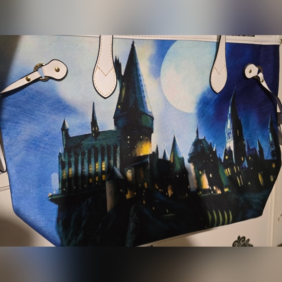 Hogwarts castle shoulder tote (CUSTOM MADE) - Picture 3 of 8